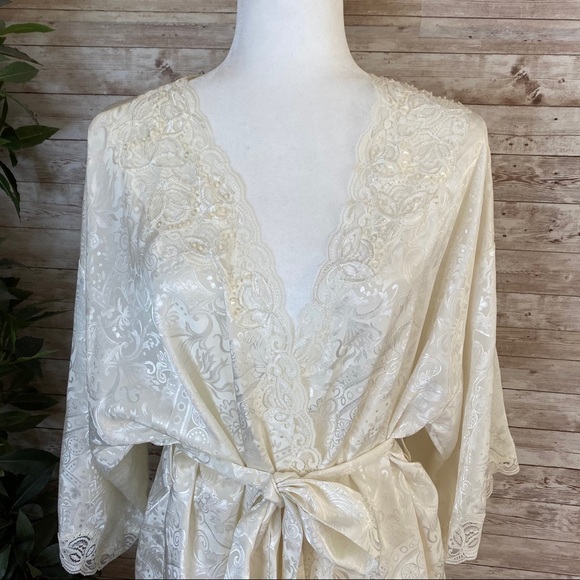 Vintage Victoria’s Secret GOLD Label White Robe OS - Picture 2 of 8